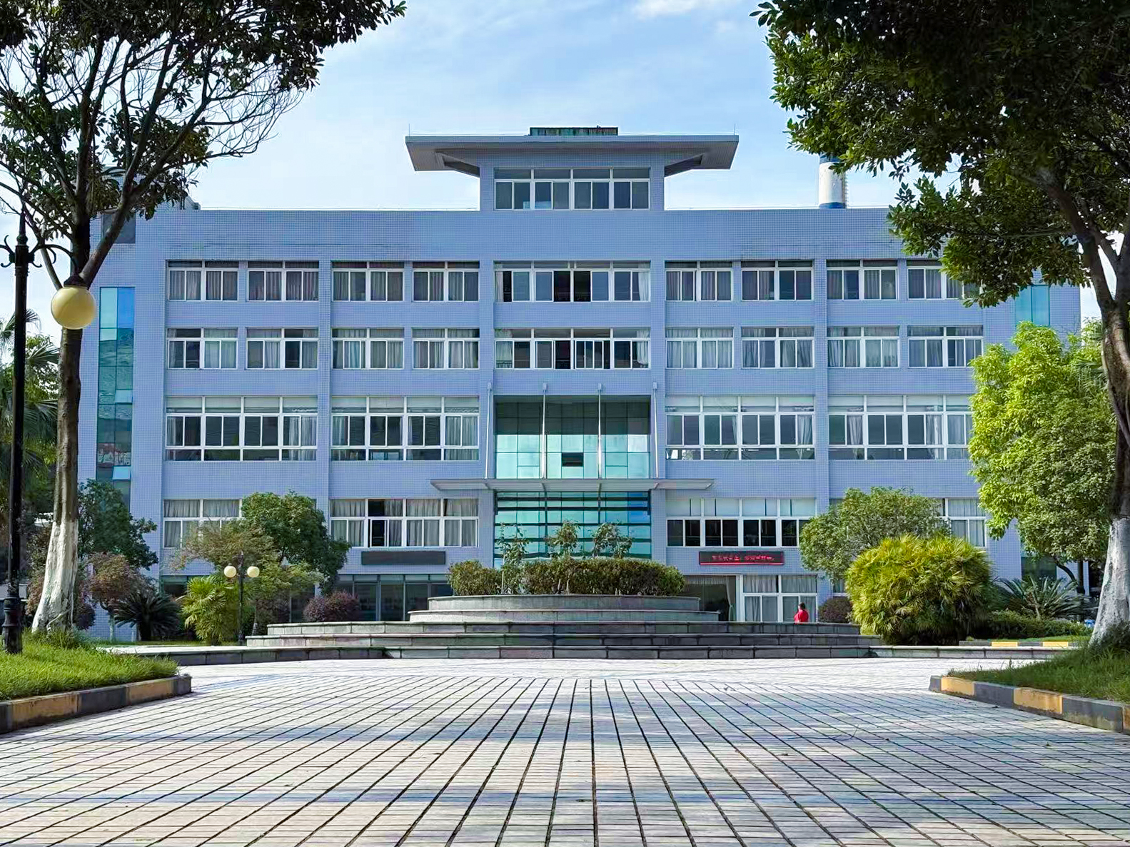 辦公樓.jpg 辦公樓.jpg